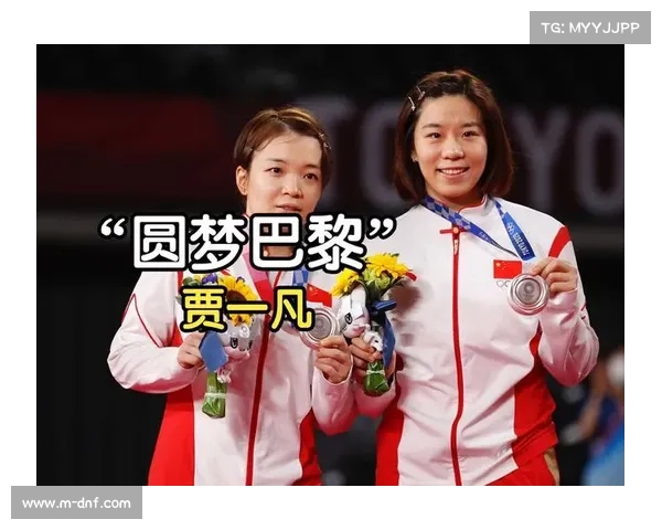 陈清晨鱼跃救球化解赛点，展现“凡尘”组合顽强斗志